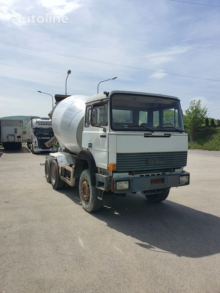 IVECO 260.25 chassis truck
