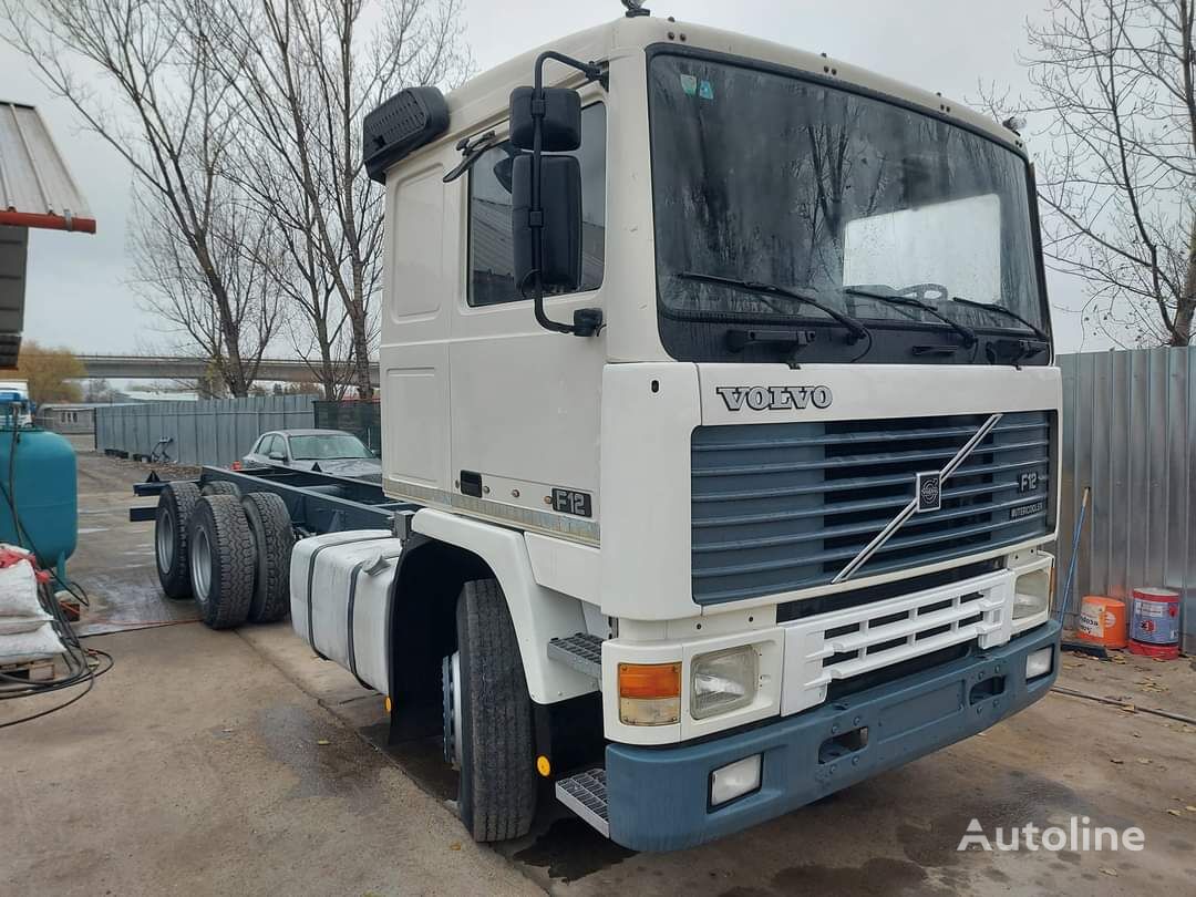 Volvo F12 400 chassis truck
