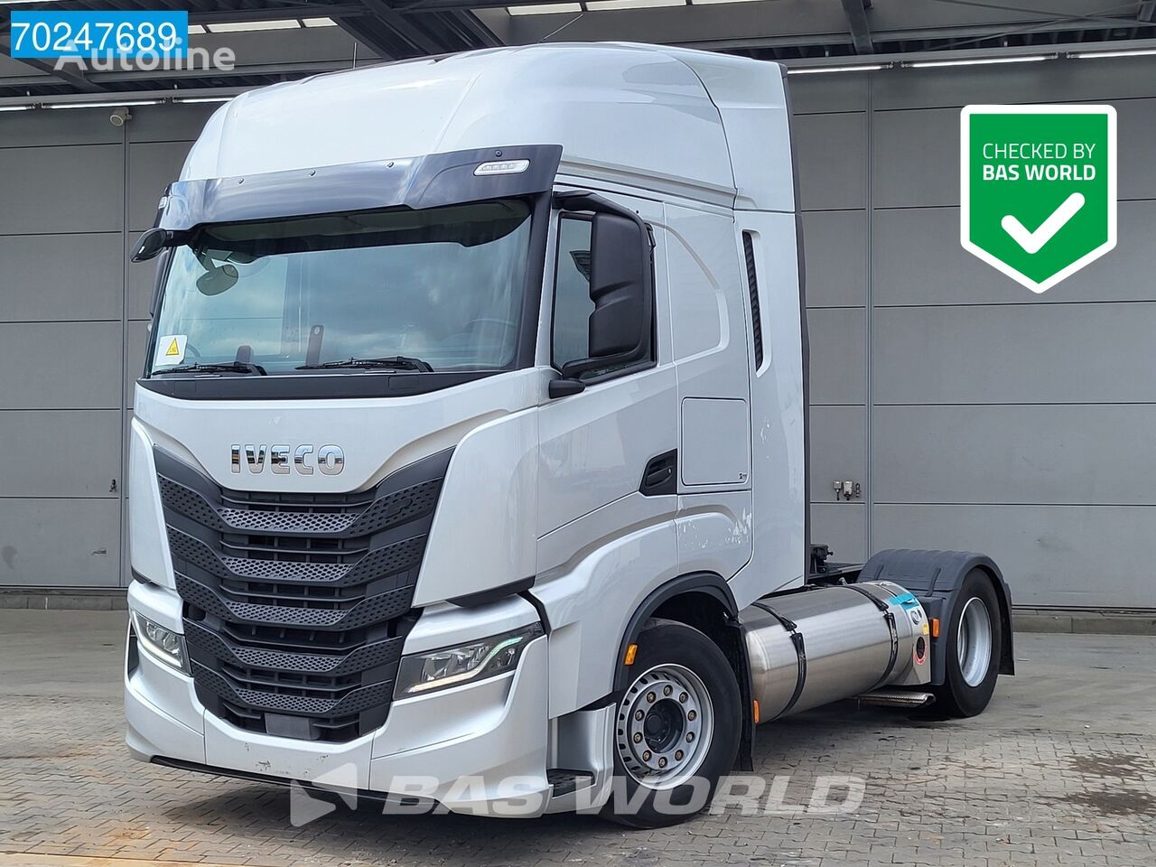 IVECO S-Way 460 4X2 LNG Retarder Active Space 2x Tanks StandKlima LED  truck tractor